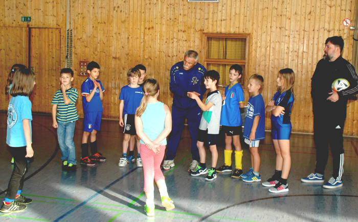 Fußball: Wo aus Hooligans plötzlich Aufbauhelfer werden - DUDENHOFEN - DIE  RHEINPFALZ